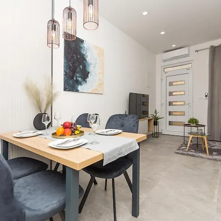 Niko * Makarská